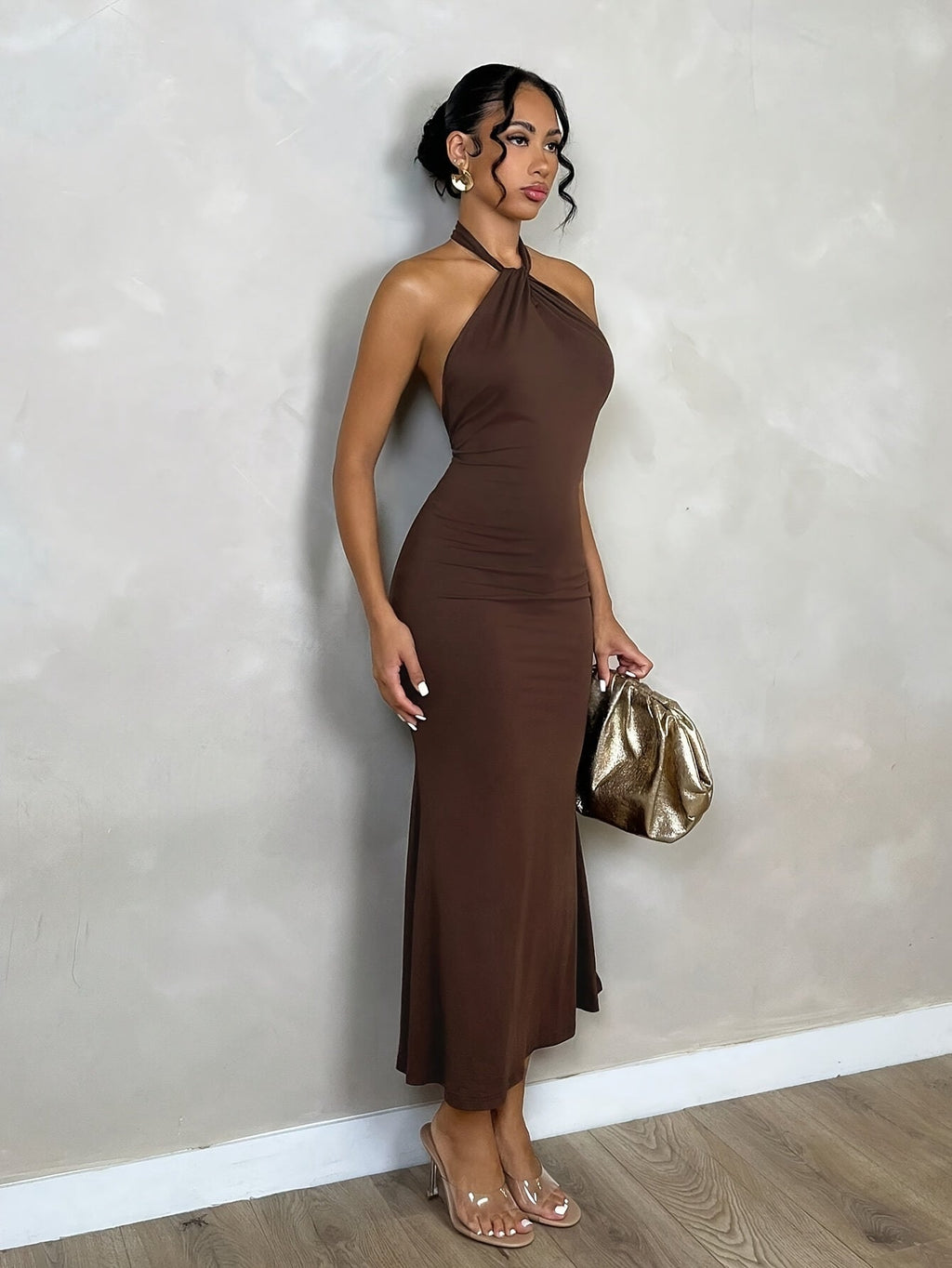 Midnight in Coffee: The Sculptural Backless Statement