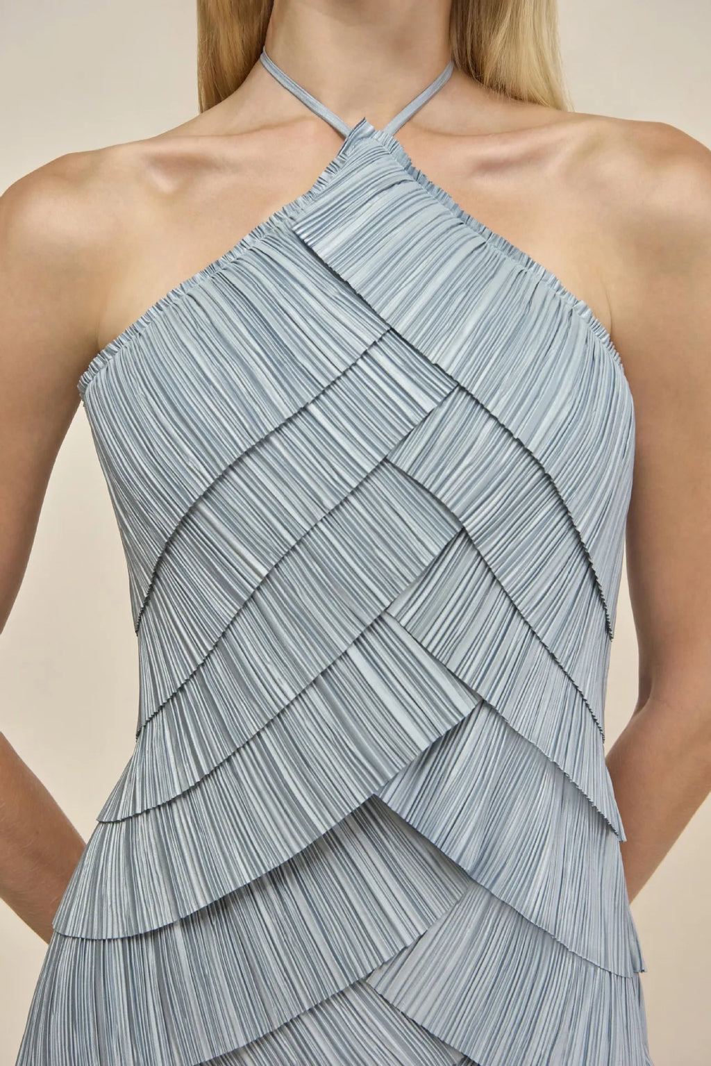 Veloura Grace Dress – Fluid Elegance with a Feminine Touch