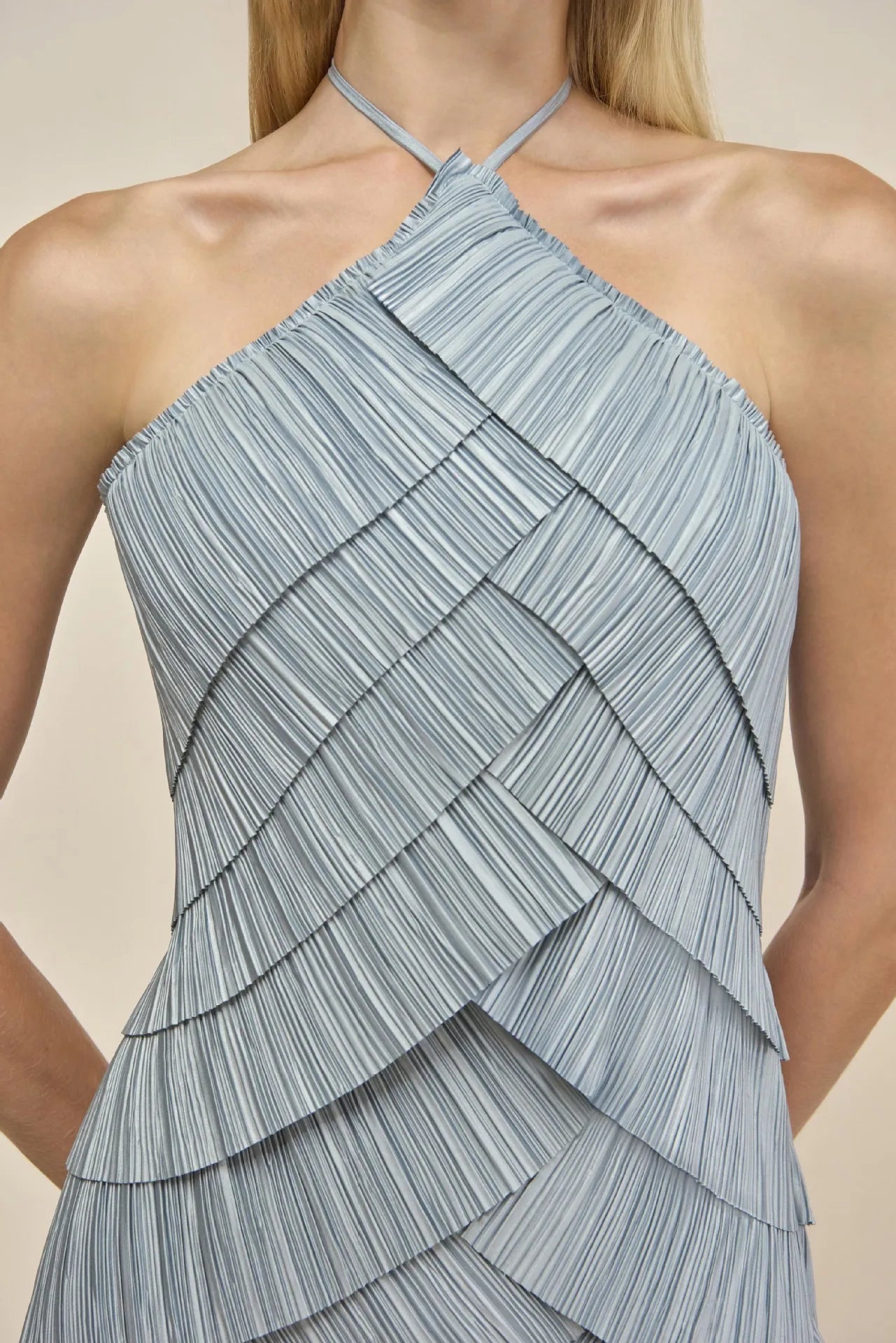 Veloura Grace Dress – Fluid Elegance with a Feminine Touch