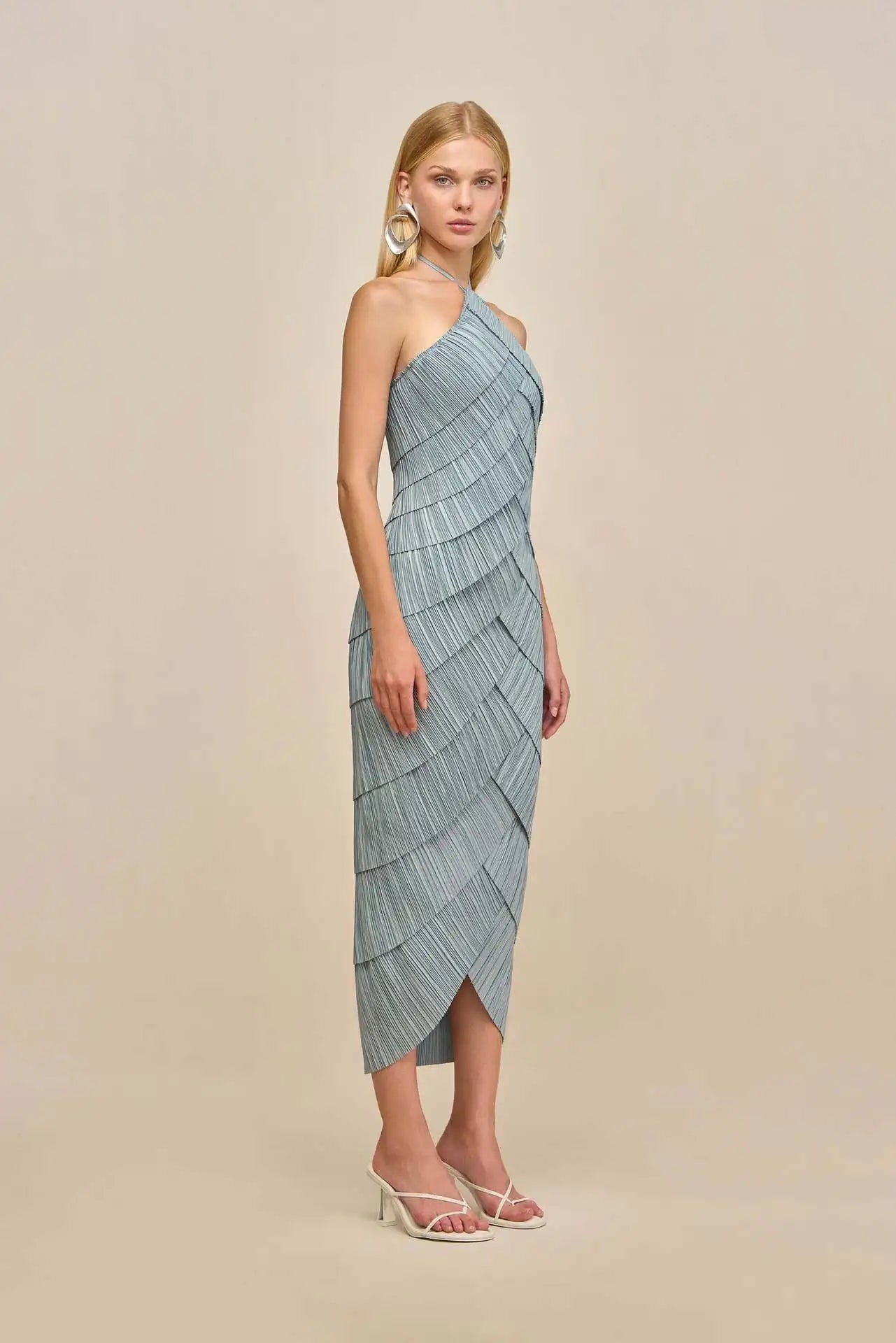 Veloura Grace Dress – Fluid Elegance with a Feminine Touch